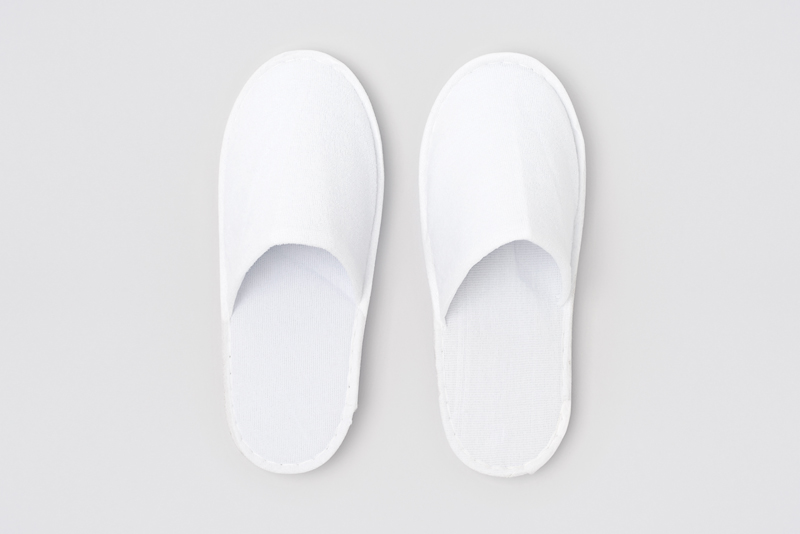 Nitra closed-toe, white, size 28.5cm